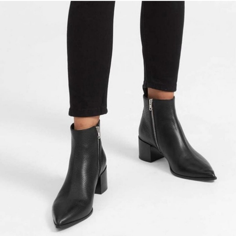 Everlane The Boss Matte Black Pebbled Leather Pointed Toe Ankle Booties Size 5.5